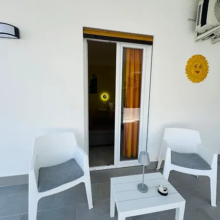 Sirio And Pensión Carini